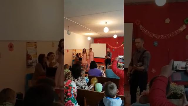 ВЫПУСКНОЙ/ПЕСНЯ ПОД ГИТАРУ смотреть онлайн