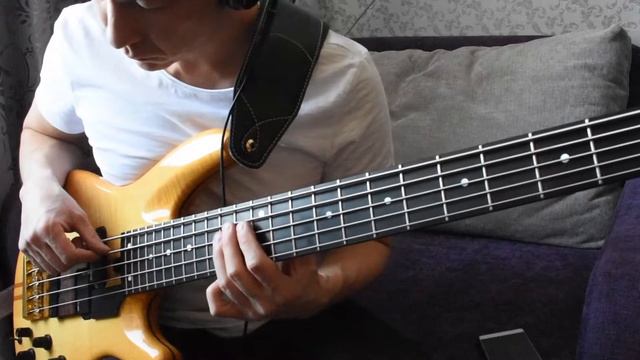 Practicing Synth Bass with Boss OC 3 смотреть онлайн