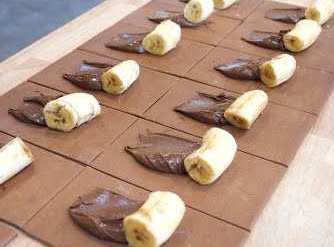 Хрустящий шоколадно-банановый круассан из теста