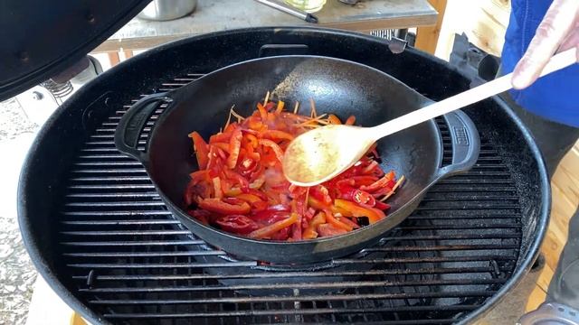 WEBER WOK 2, лапша с говядиной в устричном соусе смотреть онлайн