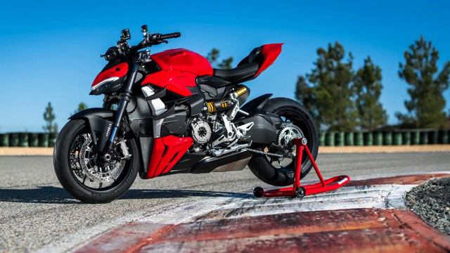Ducati Streetfighter V2 Isn’t a Bad Looking Piece Of Kit, The Panigale Does It So Much Better !! смотреть онлайн