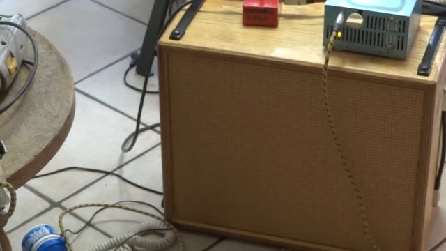 Gecko Mini II 3 watts tube amp. смотреть онлайн
