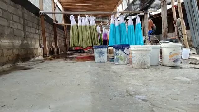 Batik Bali Factory Proses Pencelupan motif Tie Die смотреть онлайн