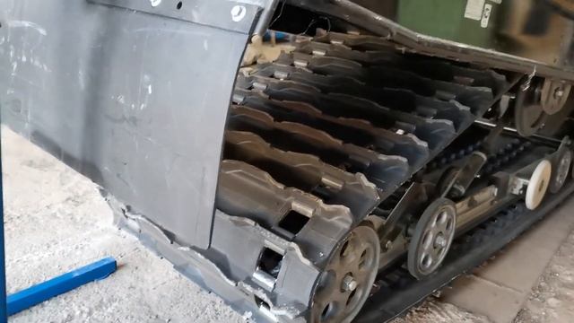 Универсальный подъёмник снегохода