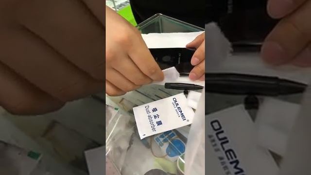Наклейка защитного стекла на УФ клей. смотреть онлайн