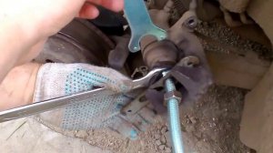 Замена задних тормозных колодок на VW GOLF 6