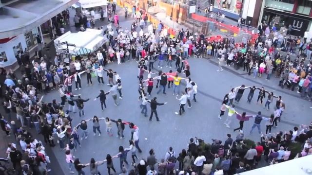 ZORBAS FLASH MOB-.mov смотреть онлайн