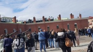 Питер 2023. Полуденный выстрел пушки в Петропавловской крепости.