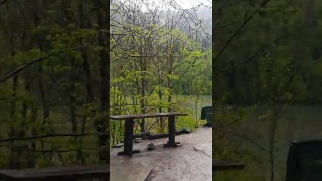 Молочный водопад на озере Рица в Абхазии 9 мая 2021 года смотреть онлайн