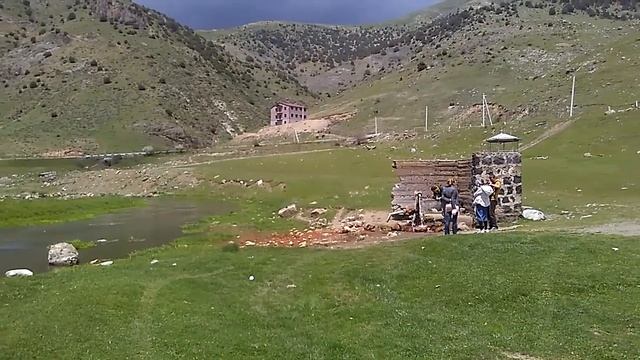 Источник минеральной воды в селе Бжни, май 2019, Армения смотреть онлайн