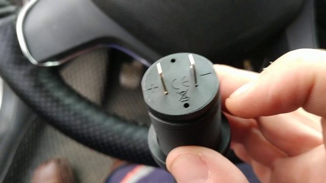 USB зарядник на Lada Vesta.