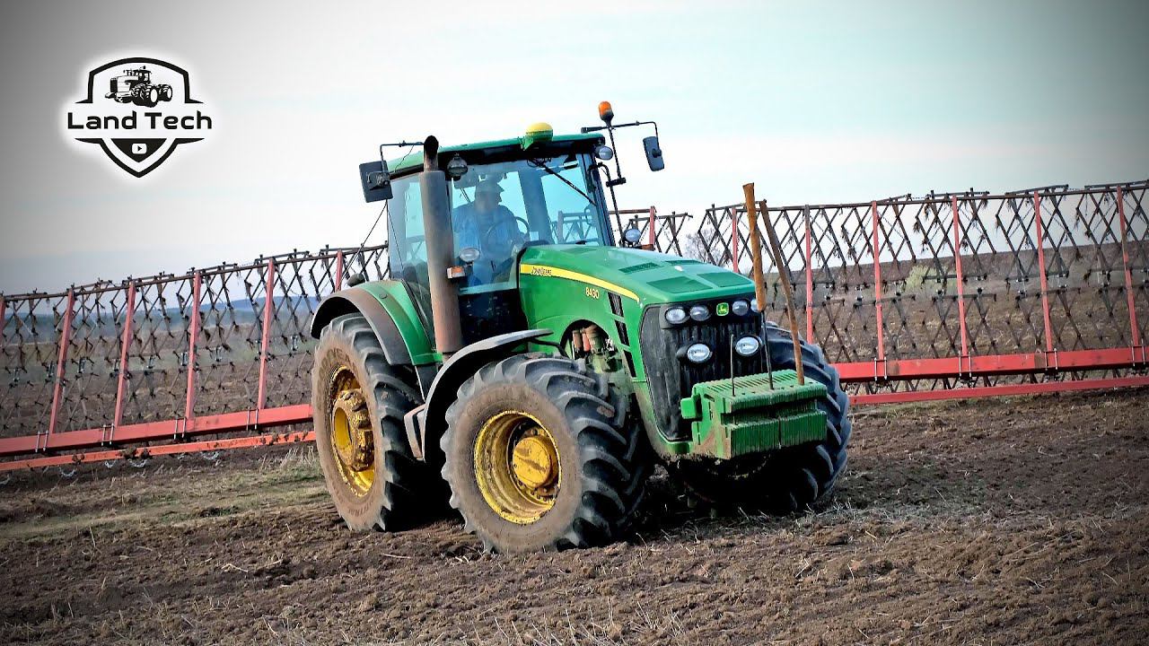 Трактор John Deere 8430: закрытие влаги переделанной 20ти метровой бороной! смотреть онлайн