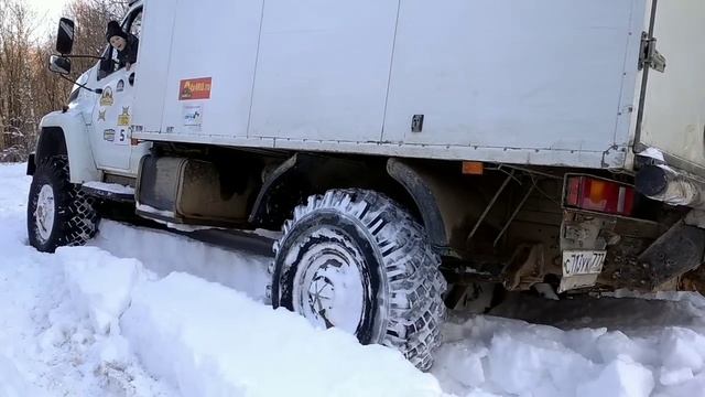 Урал провалился,газ Садко застрял,джипы не едут!