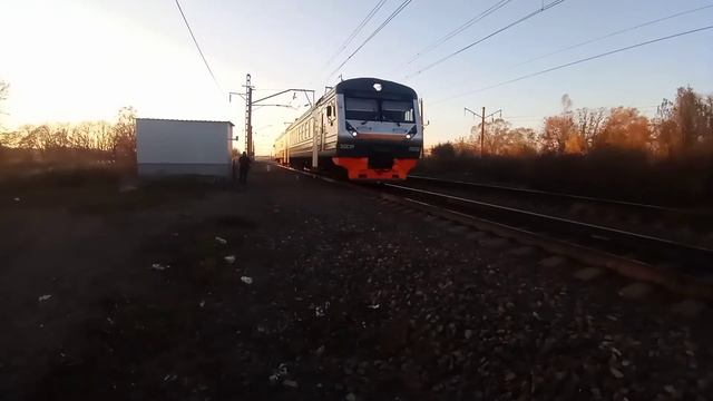 Гостья с Хабаровска. Электропоезд ЭДС1Р-0002 резервом. смотреть онлайн