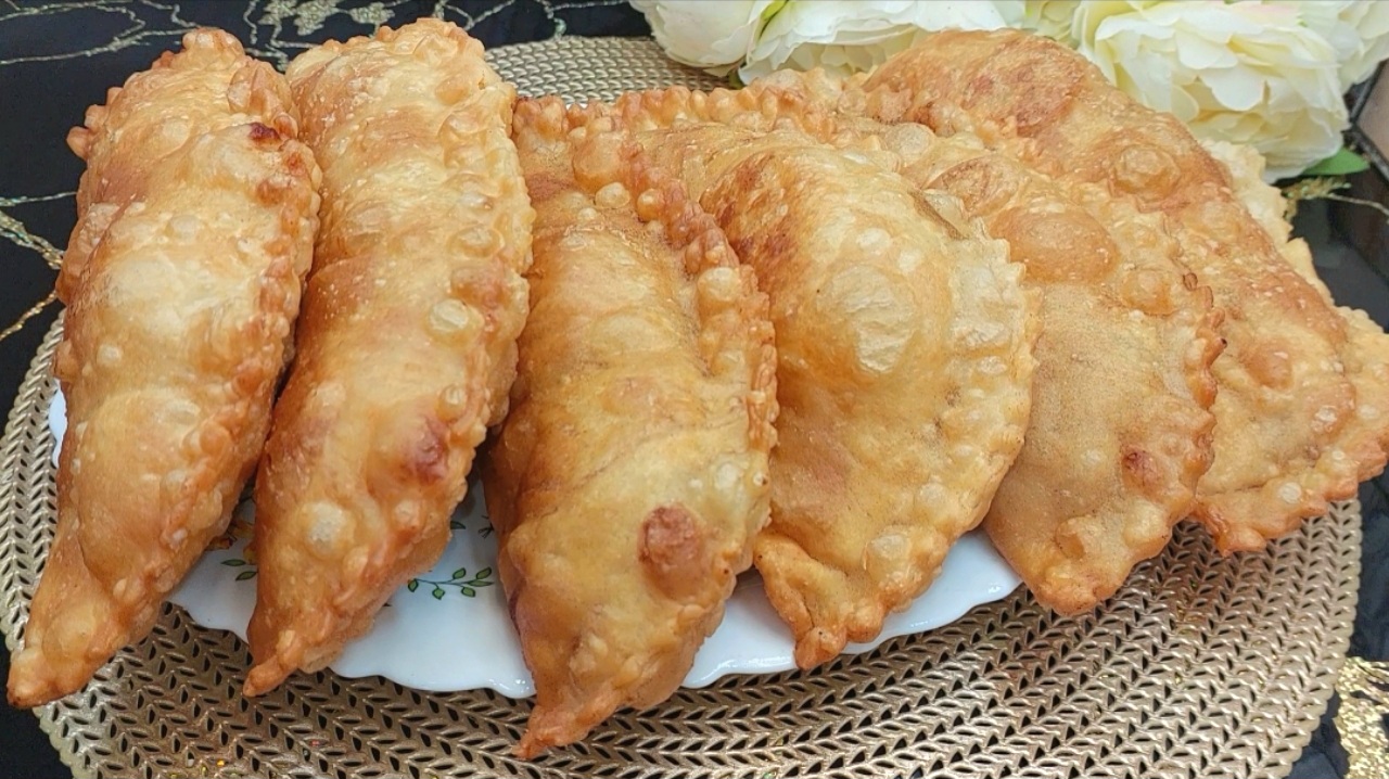 ПОЧЕМУ ОНИ ТАКИЕ СОЧНЫЕ И ХРУСТЯЩИЕ? ЗАБУДЬТЕ ЗАВАРНОЕ! ТЕСТО НА ЧЕБУРЕКИ НУЖНО ГОТОВИТЬ ТАК! смотреть онлайн