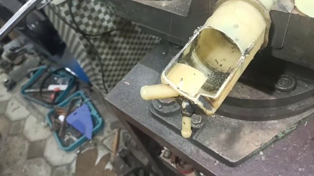 Как устроен бачок для жидкости гура на Пассате Б 3. Всё очень просто, поэтому и взаимозаменяемо)). смотреть онлайн