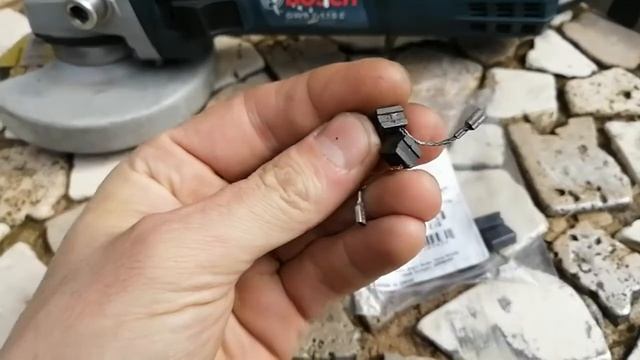 Bosch GWS 7-115E щітки з відстрілом. смотреть онлайн
