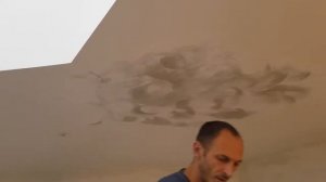 Чистим краску с потолка без пыли. Экспериментируем.