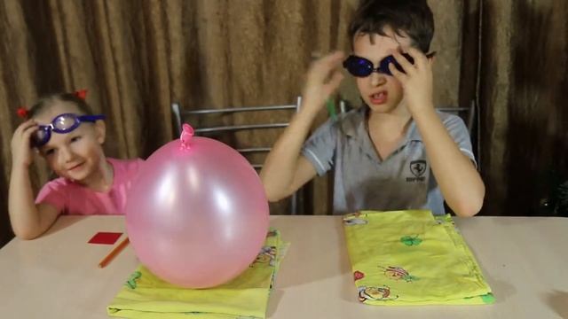 Мокрый челлендж! Изучаем цвета.Лопаем шарики с водой и сюрпризами!
