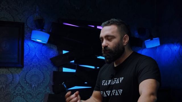 Λένε ότι μοιάζει στον Μορφέα από το MATRIX... | Honor 50 смотреть онлайн