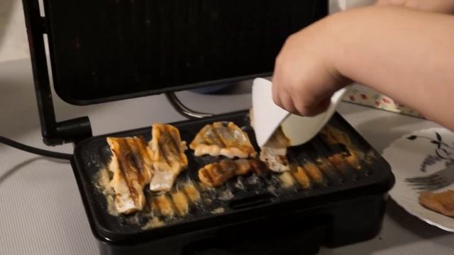 Горбуша на гриле за 5 минут! Обзор Электрогриля Kitfort КТ-1628 смотреть онлайн