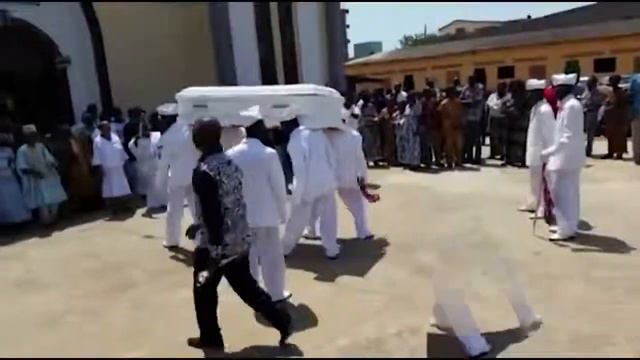 Willie Garson Funeral Open Casket смотреть онлайн