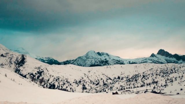 A Winter Experience on the Dolomites смотреть онлайн