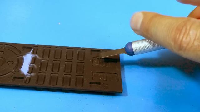 Hasta Los Ricos Lo Están Haciendo !! Repara Tu Control Remoto Con Un Lápiz !!