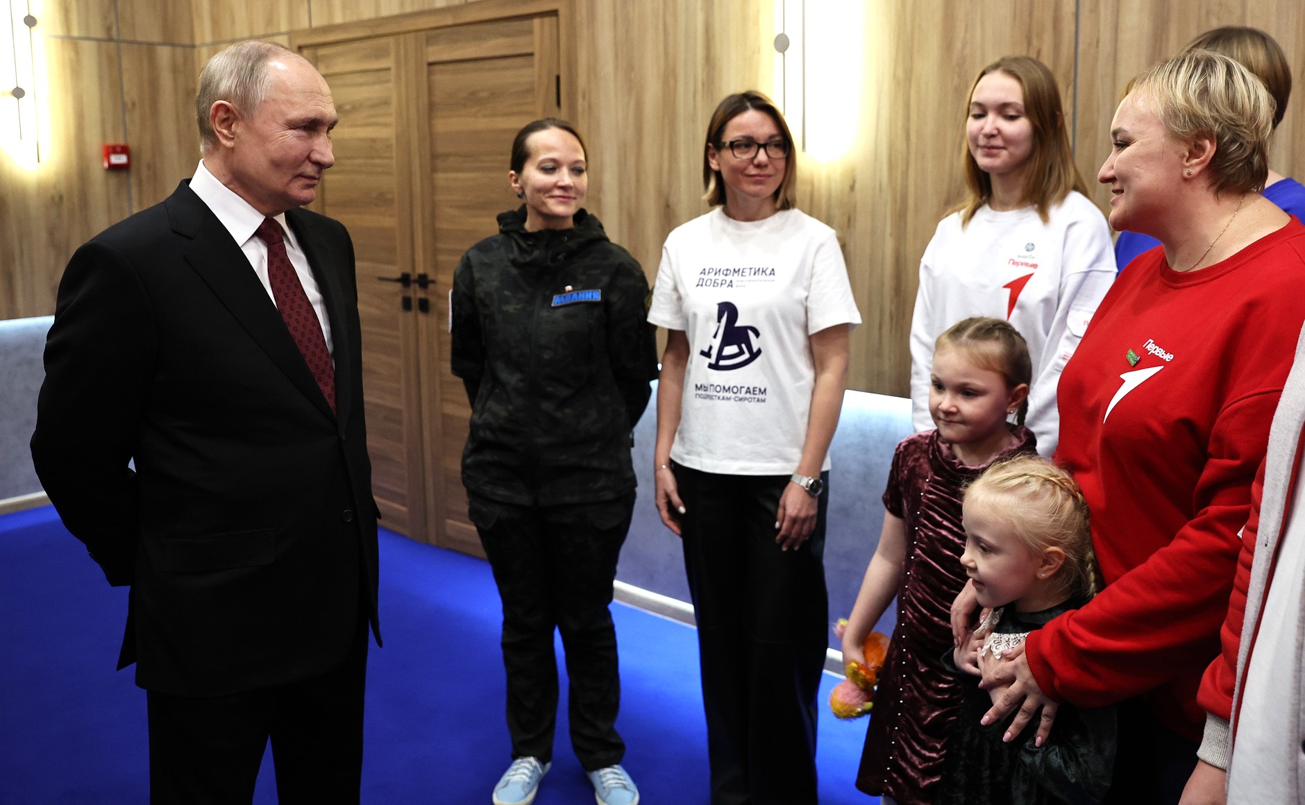 Путин пообщался с номинантами премии «Волонтёр года – 2023» и победителями конкурса прошлых лет смотреть онлайн