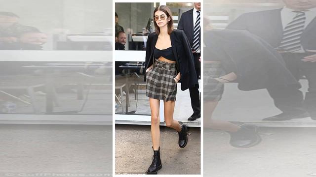 Model Cindy Crawford's daughter Kaia Gerber, 16, show your style in the perfect striped pants caugh смотреть онлайн