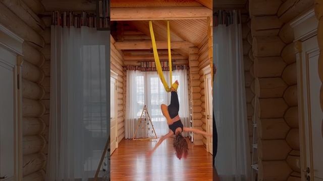 Акробатика на гамаке для аэройоги (Aerial Hammock Acrobatic ) смотреть онлайн