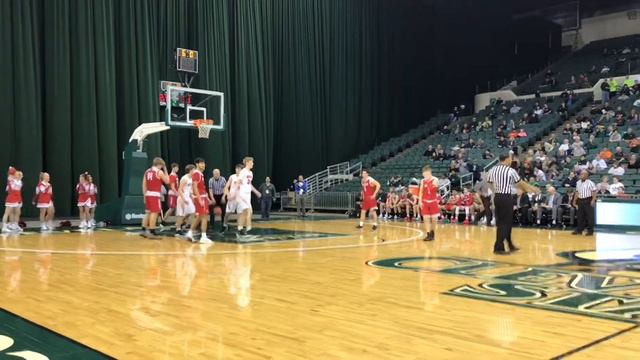 Mentor’s Luke Chicone hits a 30-footer at halftime buzzer to answer Green’s Garrison Keeslar смотреть онлайн