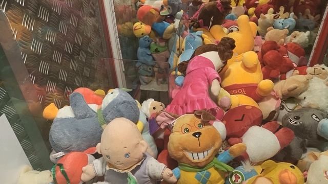 Играю в автомат с Игрушками #43 / Большая игрушка / Автомат с игрушками / Хватайка / Кран машина смотреть онлайн