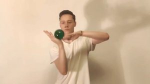 Контактное жонглирование акриловым шаром