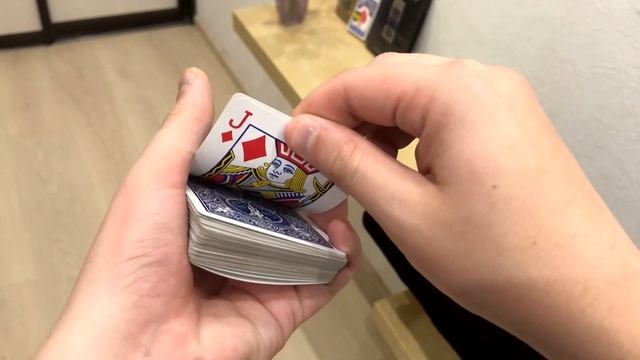 ФОКУС С КАРТАМИ КАРТА ЗРИТЕЛЯ МЕНЯЕТСЯ НА ГЛАЗАХ!/ОБУЧЕНИЕ смотреть онлайн