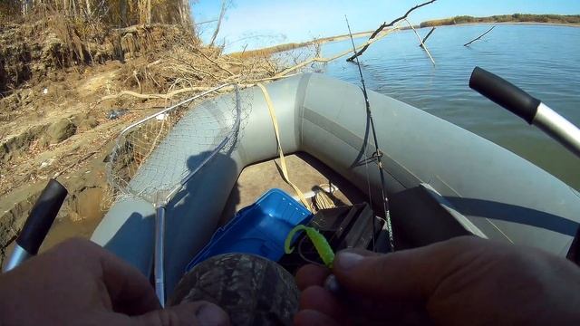 Окунь не дает скучать! Подбираю приманку к рыбе.Рыбалка на Оби. смотреть онлайн