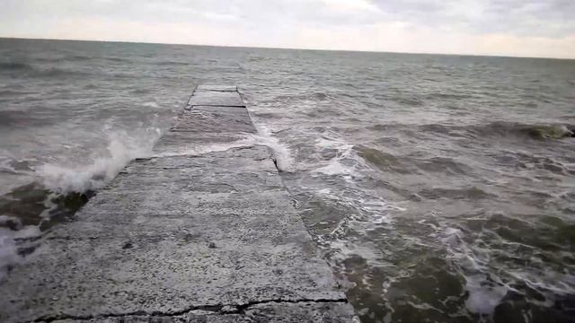 Сочи. Пляж "Цирк". Море штормит. (6 февраля 2020 г.) смотреть онлайн