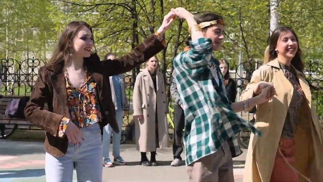 Увы, но билеты распроданы в лето.../ Стихотворение Ляйсан Бикшановой. Читает Мария Ронжина. #школа смотреть онлайн