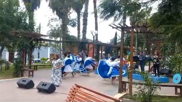 UNA Y MIL VOCES CON LA SRA. LOURDES GONZÁLEZ смотреть онлайн