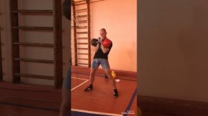 Техника заброса гирь на грудь в толчке по длинному циклу