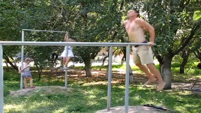 Street Workout с нуля! Лесенка на брусьях!07.08.2016 #3 Видео Дневник Новичка смотреть онлайн