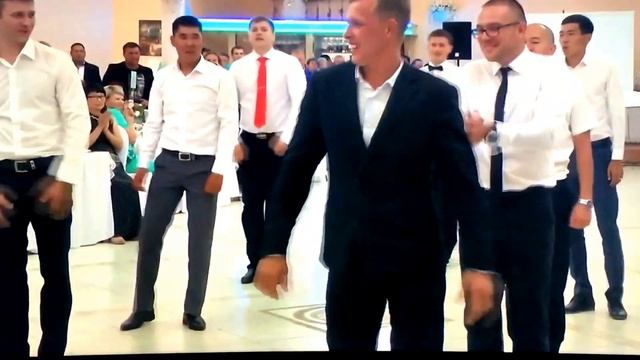 Флешмоб на свадьбе. Астрахань. Хореограф Денис Гливенко. смотреть онлайн