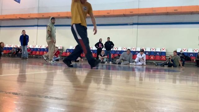 Top rock & Footwork battle 2 на 2. Лесосибирск . Брейк Данс смотреть онлайн