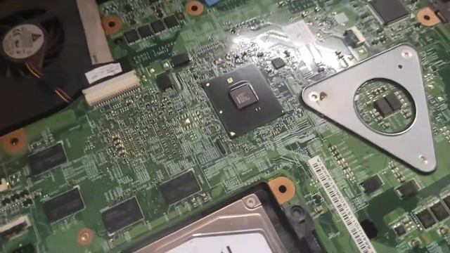 На ноутбук Dell Inspiron N5010 пролили кофе. Как разобрать, почистить и заменить термопасту смотреть онлайн