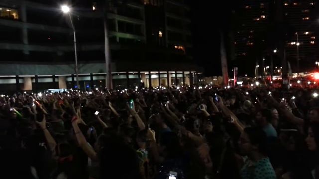 Ed Sheeran closes out his set at Sunfest смотреть онлайн