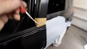 Как снять молдинг стекла, "бархотку" с двери Тойота RAV 4.