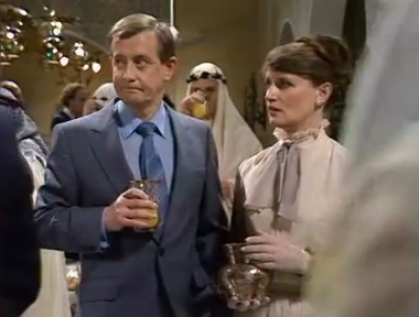 Yes, Minister - S3x04 - The Moral Dimension смотреть онлайн
