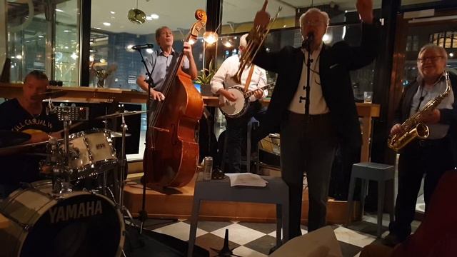 Some of these days , Sockerbagaren, med Christer Fellers New Orleans Stompers på Restaurang Cirkeln смотреть онлайн