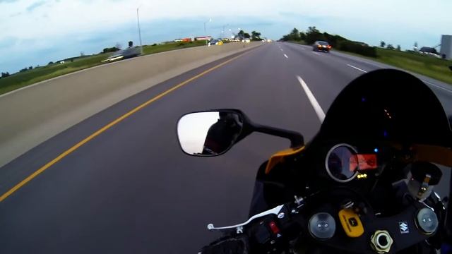 2010 GSXR 750 vs 2012 GSXR 750 смотреть онлайн