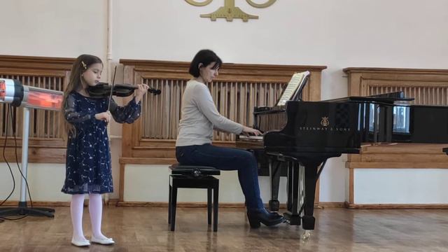Ясінська Естер. Л.Маршан Менует. Д.Кабалевський Клоуни. смотреть онлайн